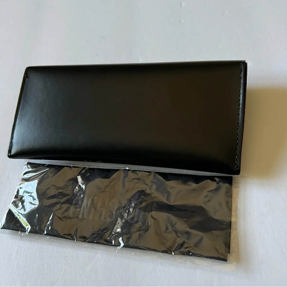MOSCHINO BLACK SUNGLASSES CASE WITH CLEANING CLOTH NEW
